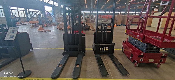 怎么選擇電動堆高車廠家(圖1) 怎么選擇電動堆高車廠家(圖1)