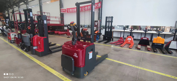 全電動堆高車 全電動堆高車