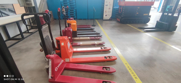 全電動叉車轉向輪是前輪還是后輪 全電動叉車轉向輪是前輪還是后輪