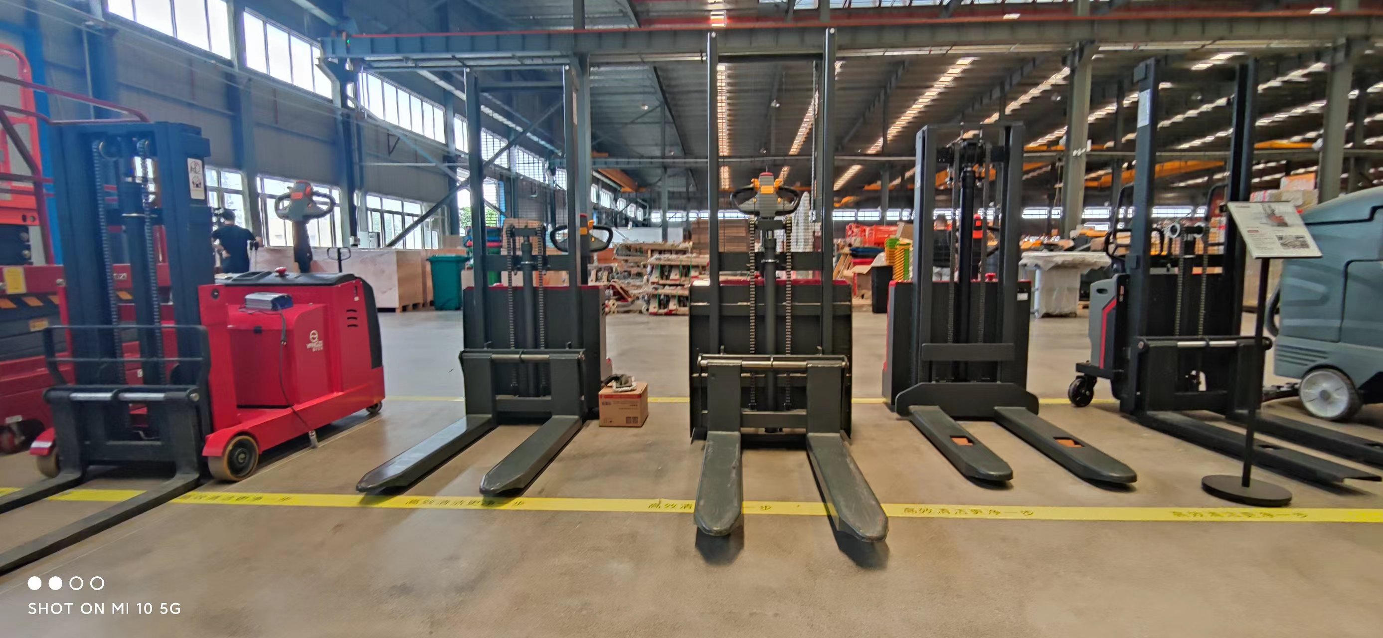 2噸的揚(yáng)子電動(dòng)搬運(yùn)車 2噸的揚(yáng)子電動(dòng)搬運(yùn)車